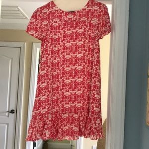 Short sleeve pullover dress.